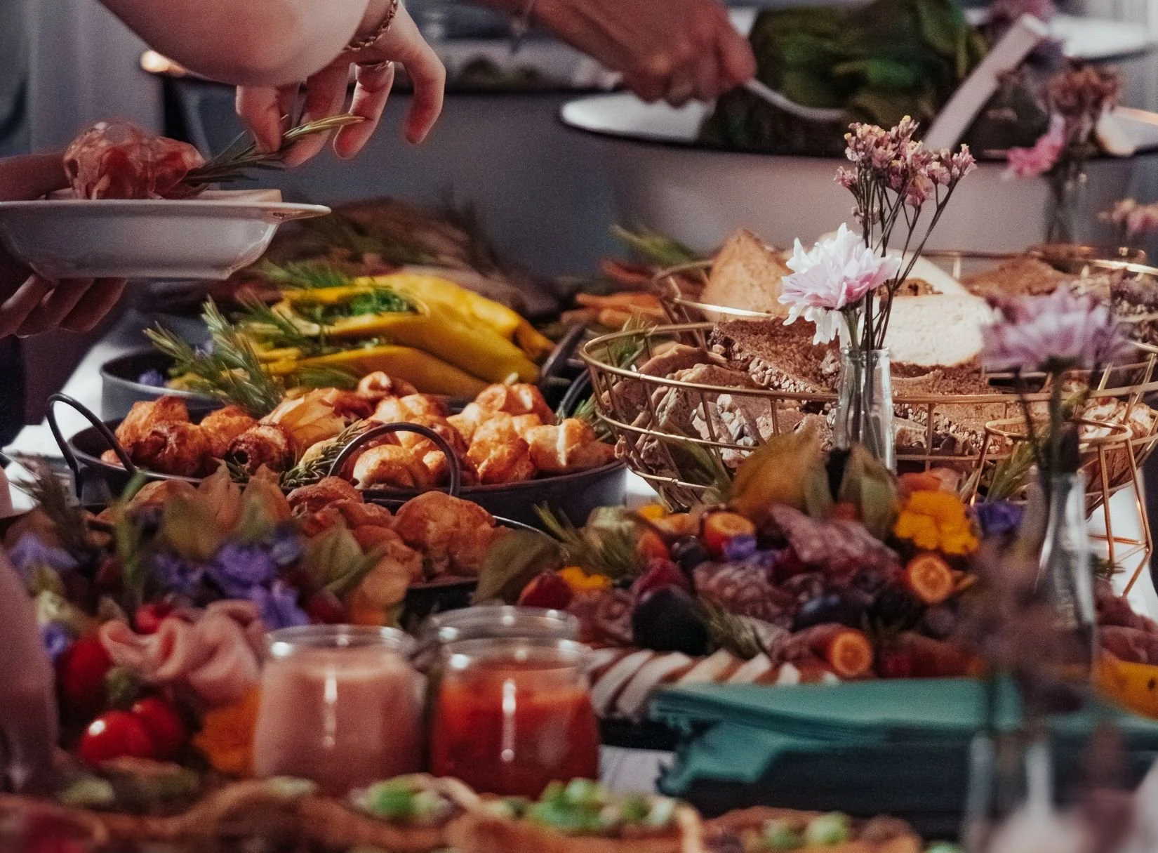 Buffet von Melavie mit warmen und kalten Speisen